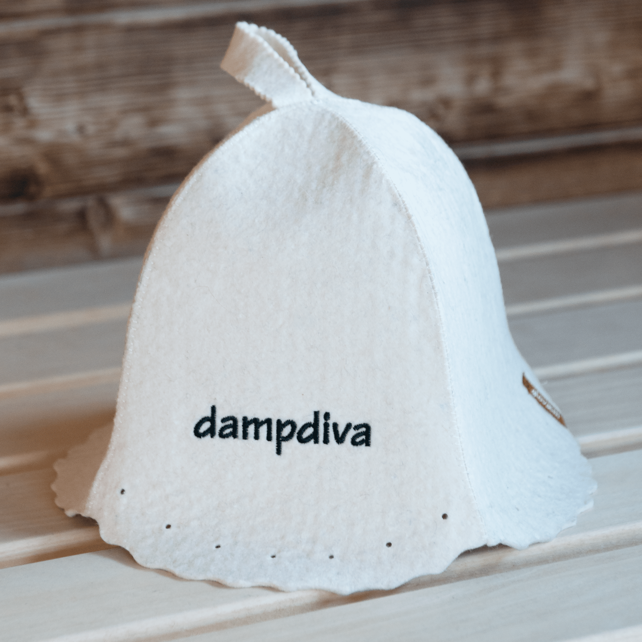 dampdiva - Badstuhatt - glovæm